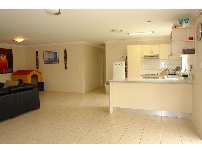 8 Oleosa Close, Moggill QLD 4070